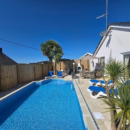 Family Bungalow With Private Pool Kilgetty Exterior photo